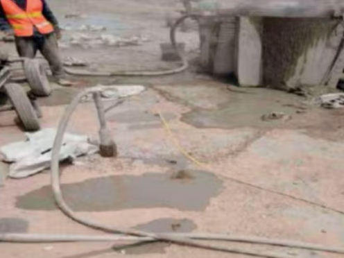万源水泥混凝土路面板底注浆技术 路面脱空注浆整治方案
